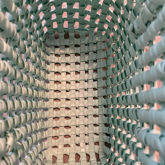 Teal Plastic Woven Tote 💗 - Picture 3 of 7